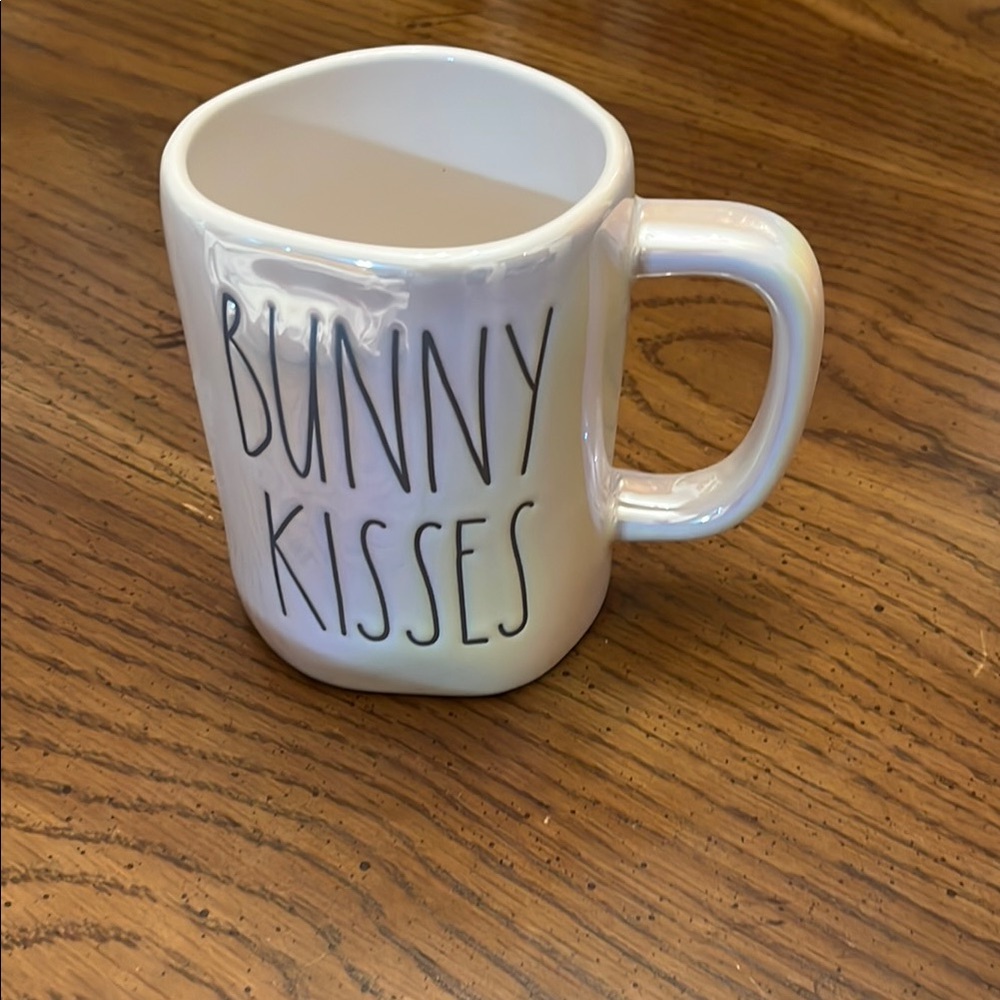 Rae Dunn Iridescent Bunny Kisses Mug‎